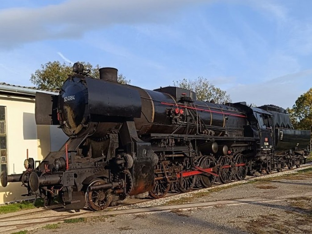 Die 52er "Eberhard" ist an der Lange Nacht der Museen 2025 zu Besuch im Eisenbahnmuseum Schwechat